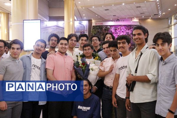 استقبال پرشور از دانش‌آموز مشهدی قهرمان المپیاد جهانی نجوم و اخترفیزیک