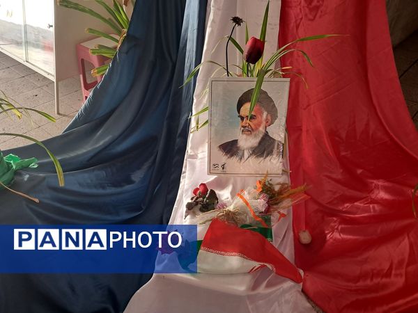 دانش‌آموزان مدرسه سمیه به استقبال دهه فجر رفتند