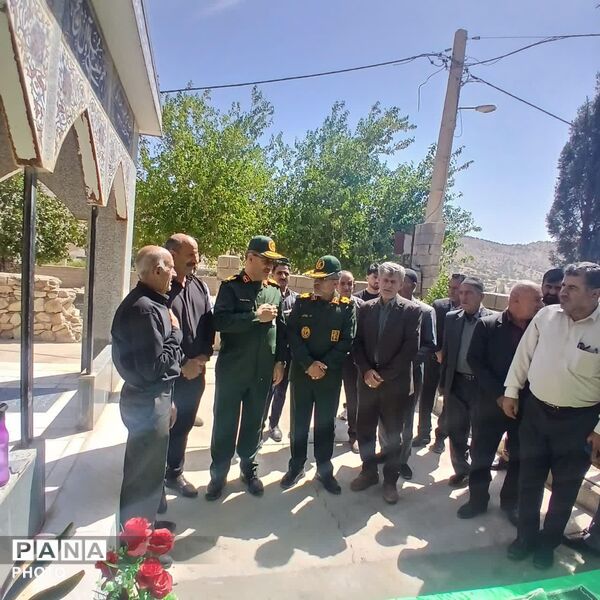 دیدار مسئول خدمات کارکنان نیروی دریایی سپاه با خانواده شهید سید فرشاد علوی