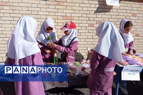 بازارچه دانش‌آموزی در دبستان شاهد شهید محمدرضا کشاورز 