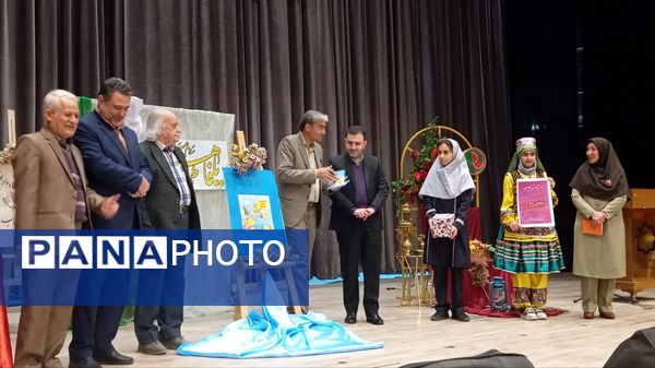 یلدای مادرانه با حضور مادران و دانش آموزان در فرهنگسرای سیمرغ