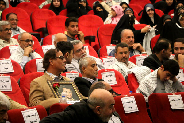 آیین رونمایی از کتاب مربیان شهید قم