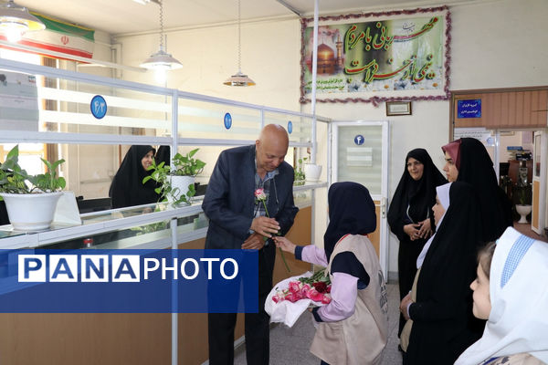 سپاس معلم در اداره آموزش و پرورش خراسان رضوی توسط دختران پیشتاز