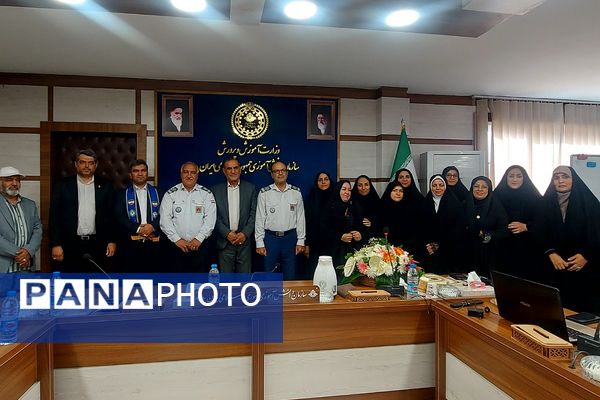 نشست فصلی و توان افزایی مأمورین و مسئولین سازمان دانش‌آموزی شهرستان‌های استان تهران 