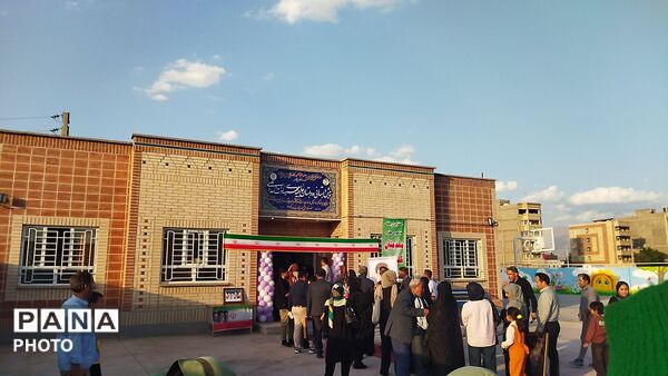 آیین افتتاح پیش دبستانی و دبستان اوتیسم حاجیه مهری سادات اسداللهی با حضور معاون وزیر آموزش و پرورش 