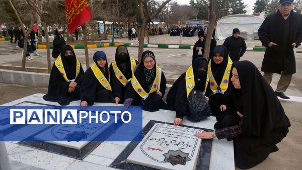 آیین غبارروبی و عطرافشانی مزار شهدا  