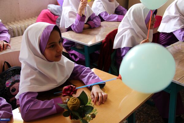 آیین سپاس معلم در مدارس استان چهارمحال و بختیاری برگزار شد