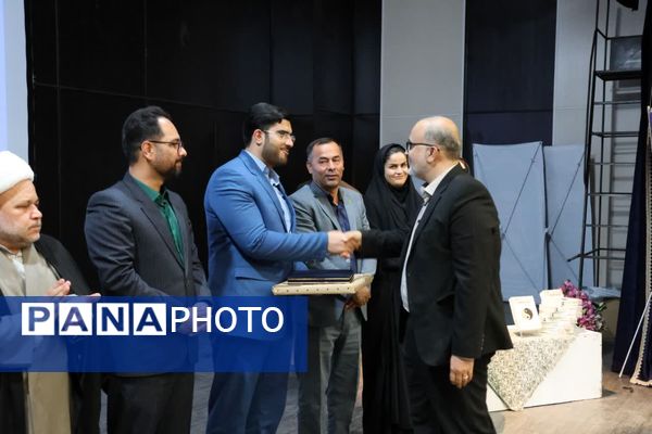 آیین رونمایی از کتاب «از خانه تا کارخانه» در جاجرم 