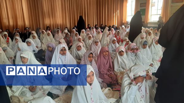 نماز جماعت در دبستان شهید رجبی۲ با حضور مسئولان اداره آموزش و پرورش ناحیه 6