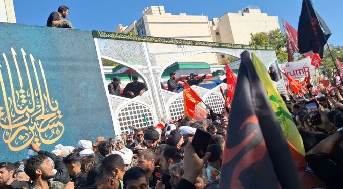 تشییع پیکر مطهر رهبر شهید و خانواده ایشان در مشهد