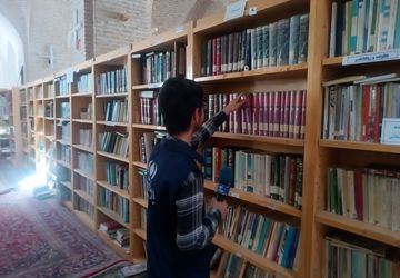 سفر به کتابخانه‌ای با بیش از ۱۴ هزار جلد کتاب در نیشابور