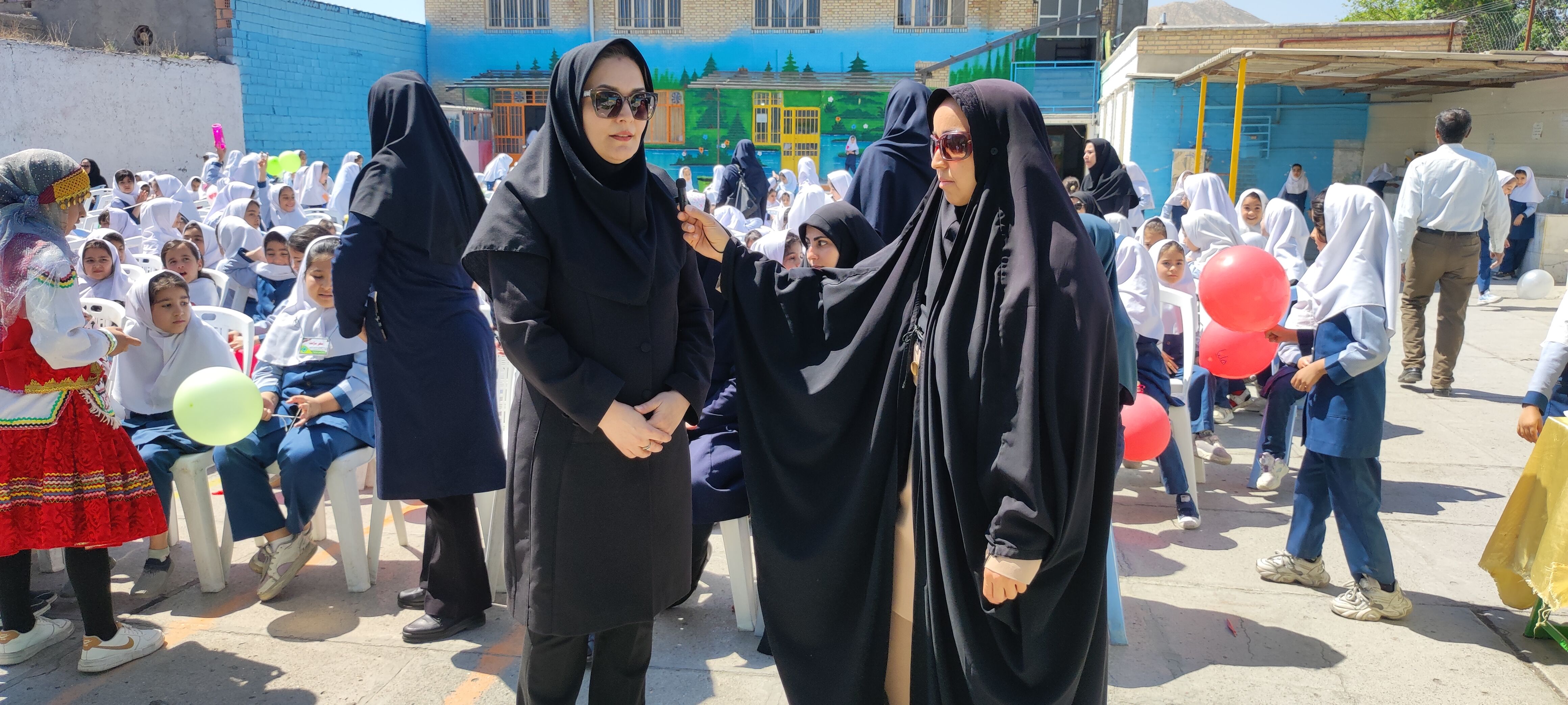 نواختن زنگ سلامت در مدرسه دخترانه ضحی ۱ شهرستان شیروان