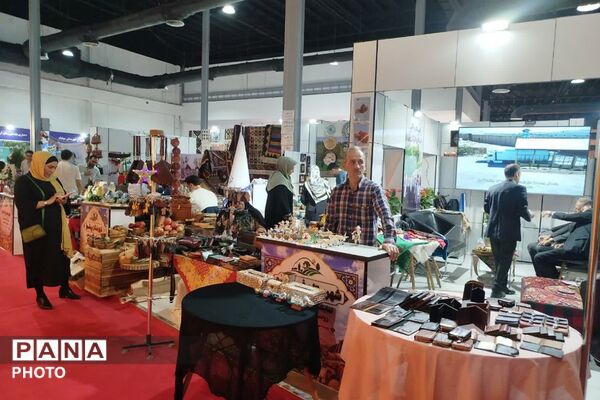 بازنمایی ظرفیت‌های تولیدی و فرهنگی فیروزکوه در ششمین نمایشگاه بین‌المللی توانمندی‌های روستایی و عشایری