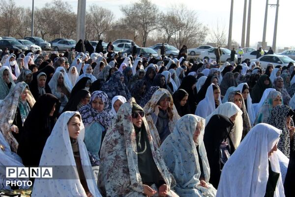 اقامه نماز عید سعید فطر در فاروج 
