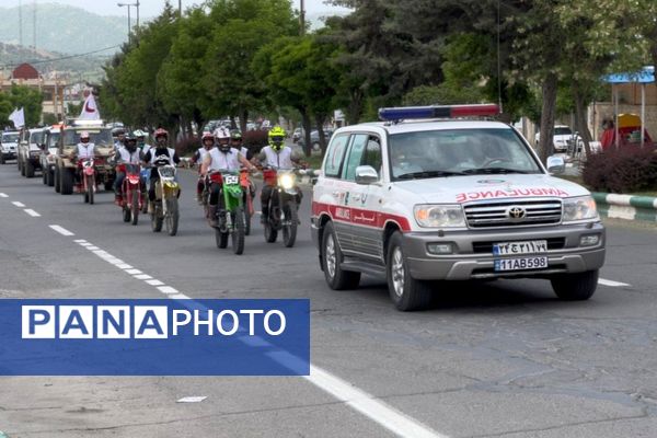 رژه باشکوه خودروهای امدادی به‌مناسبت هفته هلال‌احمر در بانه