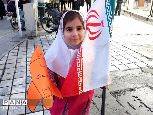 حضوری از جنس نور در چهلم رهبر انقلاب