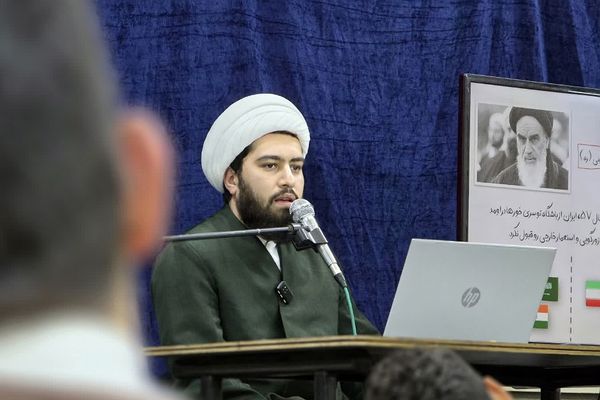 حضور دانش‌آموزان معتکف ناحیه دو شهرری در جلسات بصیرتی