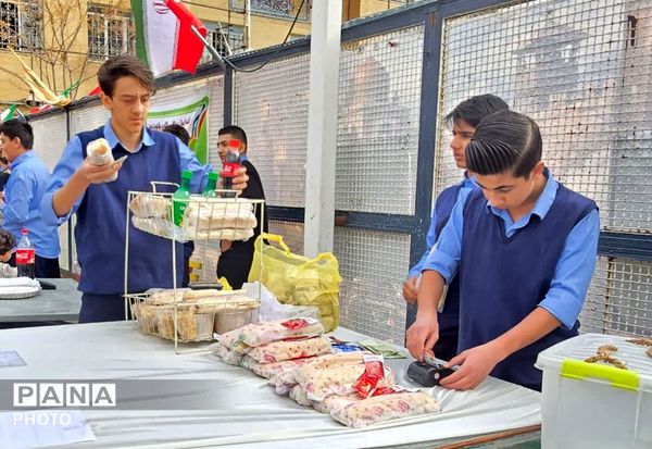 بازارچه کسب‌وکار دانش‌آموزی در دبیرستان بعثت گامی نو در تقویت هوش مالی نوجوانان
