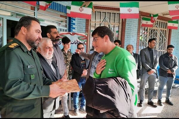 نواخته شدن زنگ بسیج و پدافند غیرعامل در مدارس ملاصدرا و شهید بهشتی ناحیه دو شهرری 