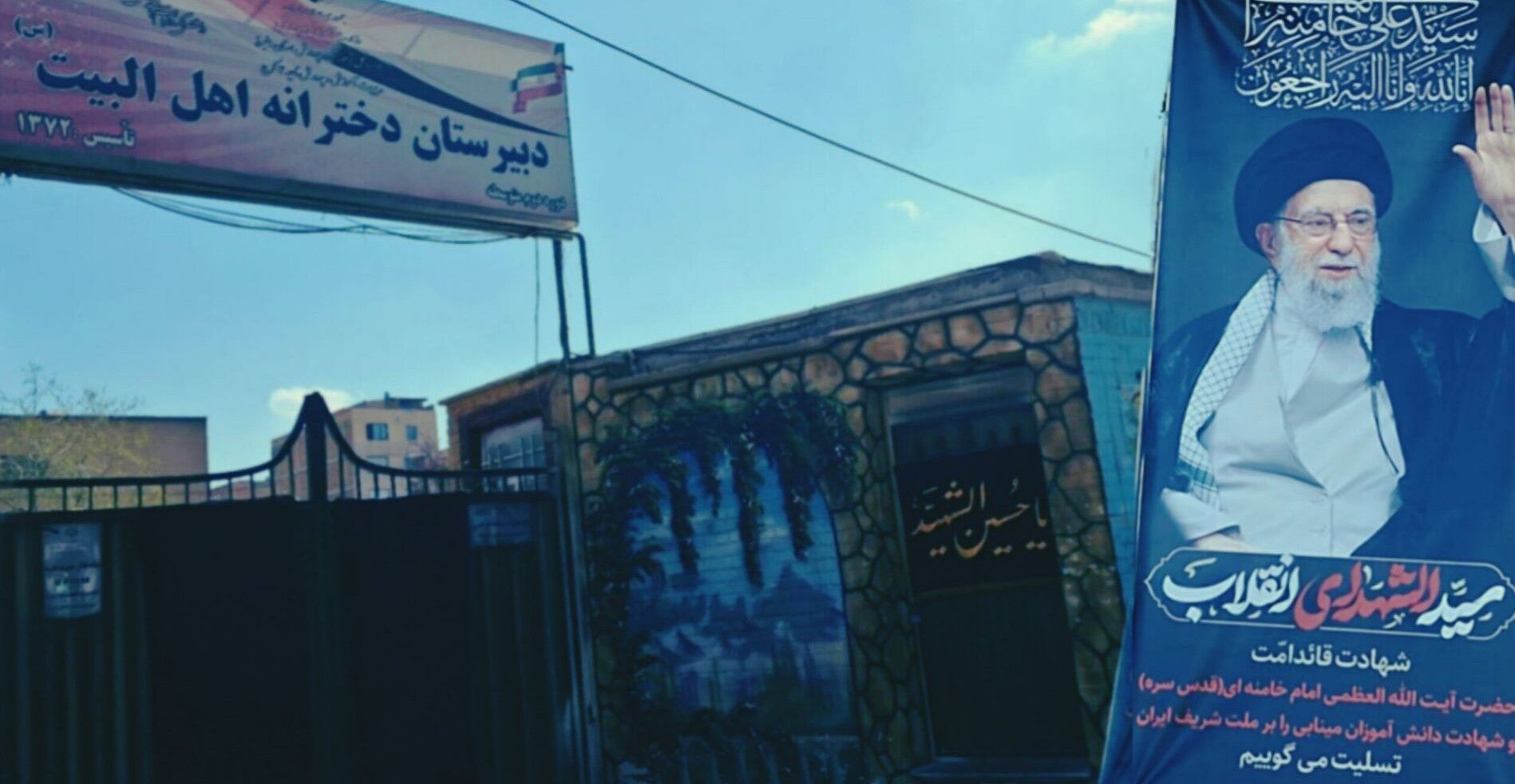 مدارس با برافراشتن پرچم عزا، یاد و راه رهبر شهید انقلاب را زنده نگه می‌دارند