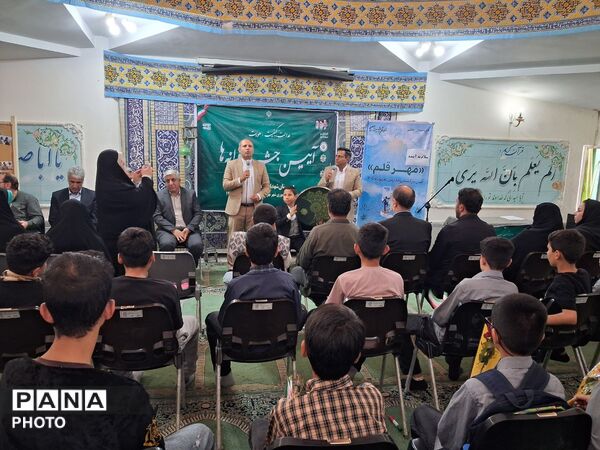 طنینِ «زنگِ مهر» در مدرسه شهدای صنف گردبافانِ منطقه ۱۶
