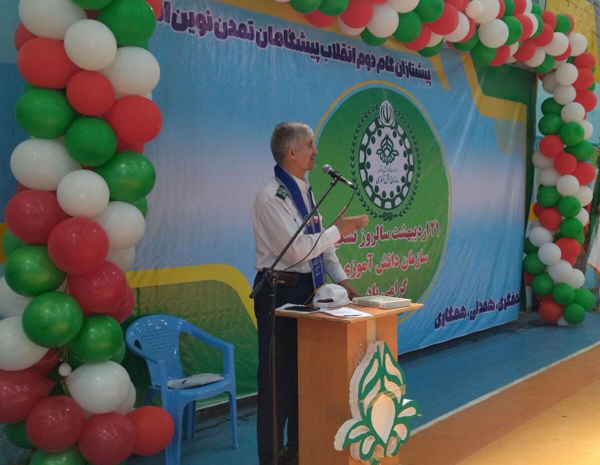 شعار «همفکری، همدلی، همکاری» باید در زندگی دانش‌آموزان نهادینه شود