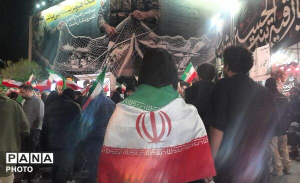 مردم انقلابى تهران، پاى کار وطن