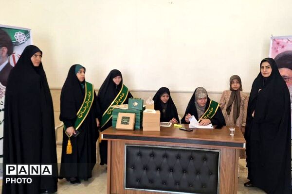 جشن شکوه مادری و همایش تجلیل از سفیران جوانی جمعیت در بهارستان‌دو