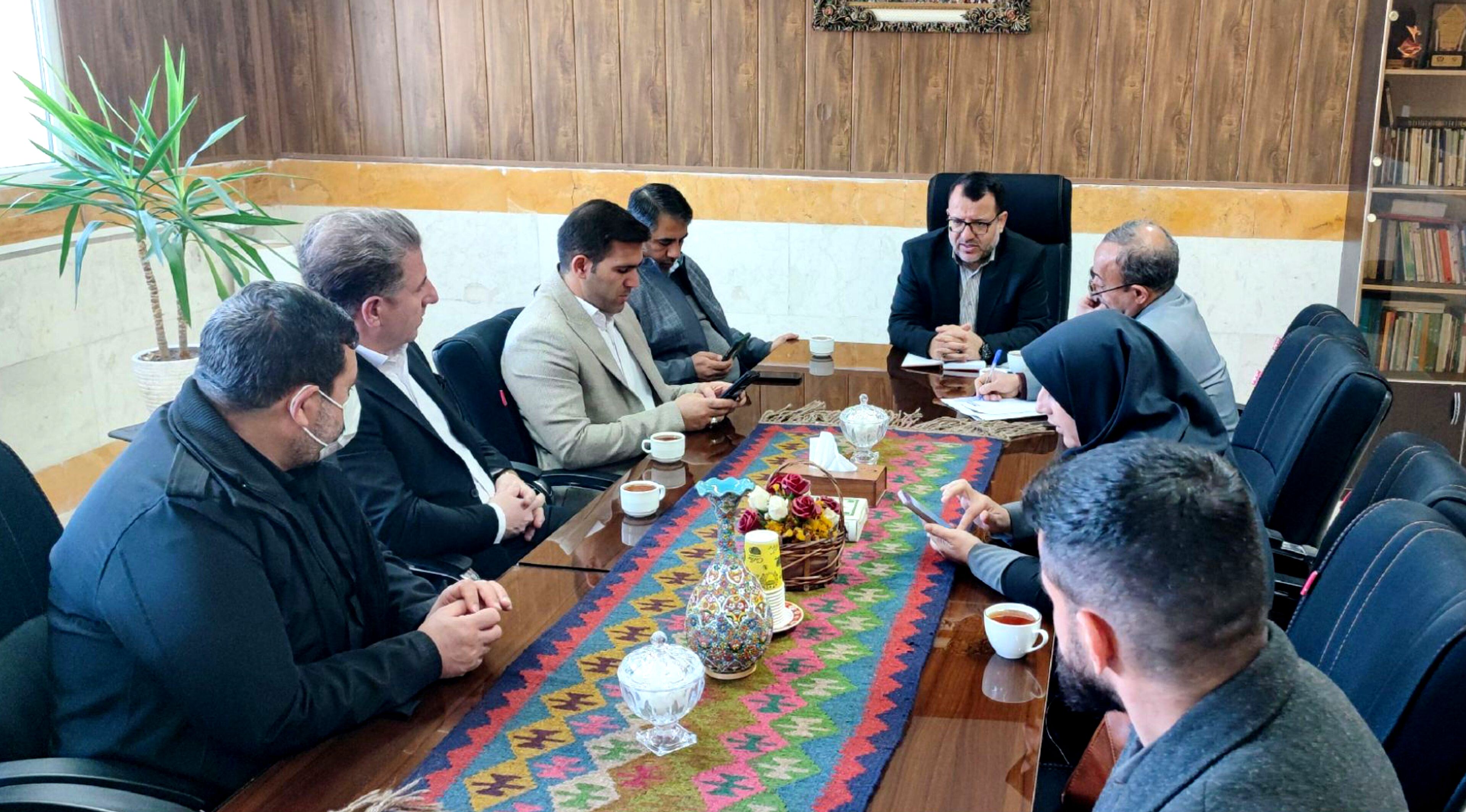 درکنار تعلیم علم، پرورش جسمی و روحی دانش‌آموزان تقویت شود