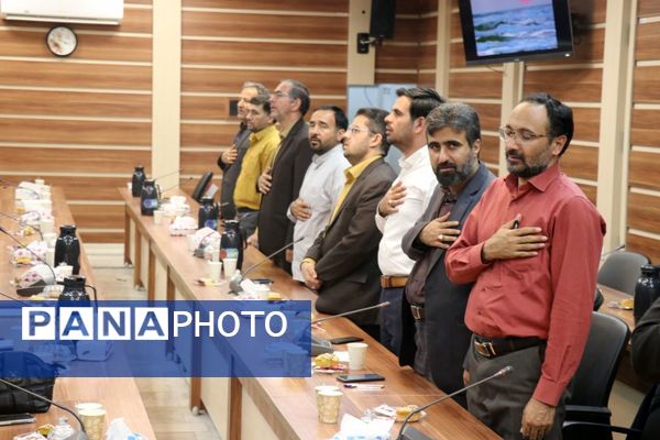 نشست صمیمانه قائم ‌مقام سازمان دانش‌آموزی کشور با روسای ادارات و مدرسین خراسان رضوی