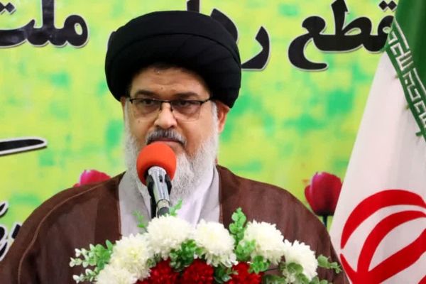 مذاکره با دشمنی که قصد ضربه دارد نتیجه ایی ندارد