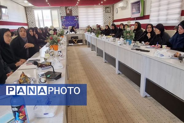 برگزاری کارگاه‌های آموزشی مهارت ارتباط مؤثر و سبک زندگی اسلامی-ایرانی ویژه رابطین امور بانوان منطقه کهریزک 