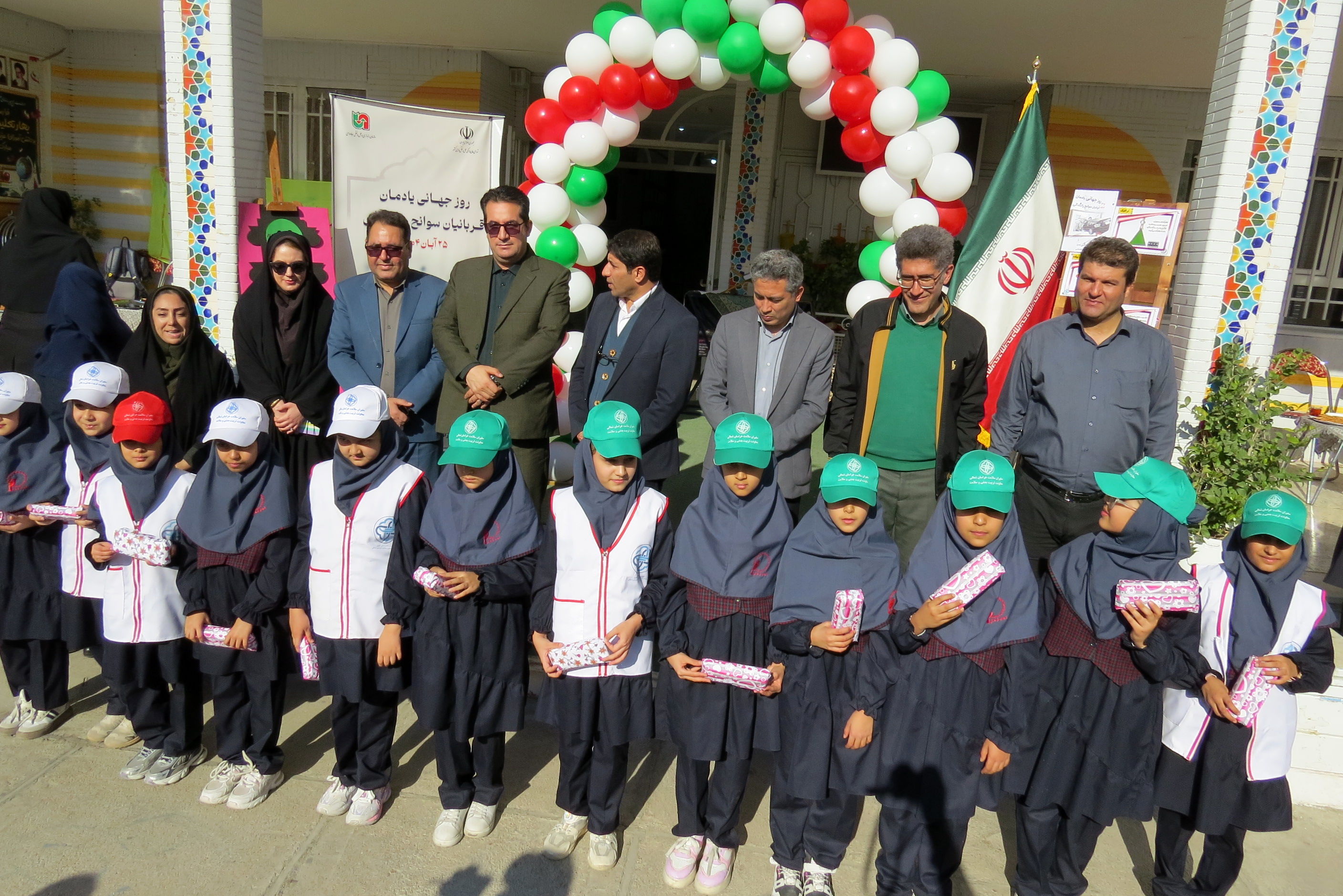 برنامه زنگ ایمنی و ترافیک در مدرسه شهدا فرهنگی دخترانه 