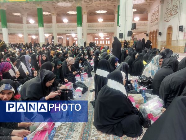 اجتماع دختران دانشجو در حرم مطهر حضرت معصومه (س) به مناسبت روز دختر  