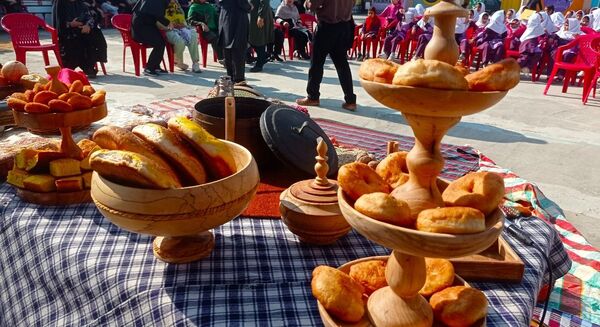 جشن هفته مازندران در دبستان نرجس خاتون گلوگاه 