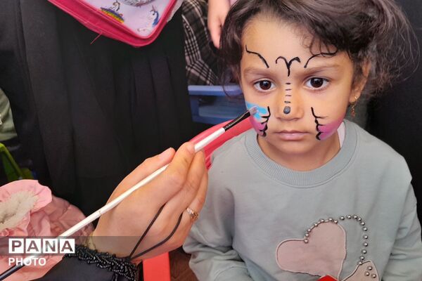 لبخندهای کودکانه زیر پرچم سبز رضوی