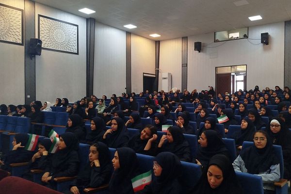 افتتاحیه طرح مصباح الهدی و جشن میلاد حضرت زینب(س) دبیرستان ریحانه النبی باقرشهر 