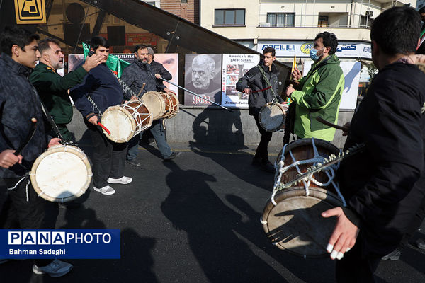 تشییع پیکرهای ۱۰۰ شهید گمنام از مقابل دانشگاه تهران