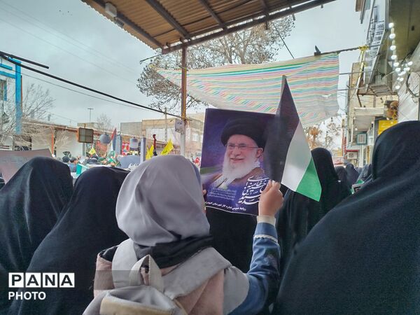 حضور پرشور‌ دانش آموزان در قدس امسال به یاد میناب 