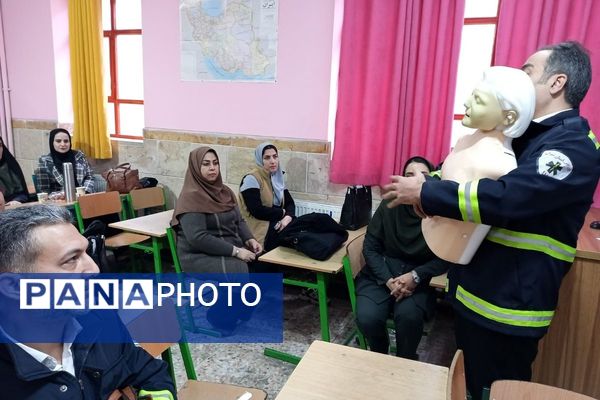 اولین دوره آموزشی آموزگاران پایه مدارس ابتدایی شهرستان رباط‌کریم