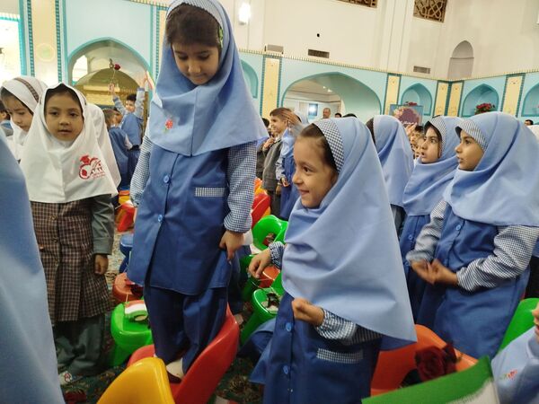 شادی و رنگ در جشن شکوفه‌ها در حرم امام رضا (ع)