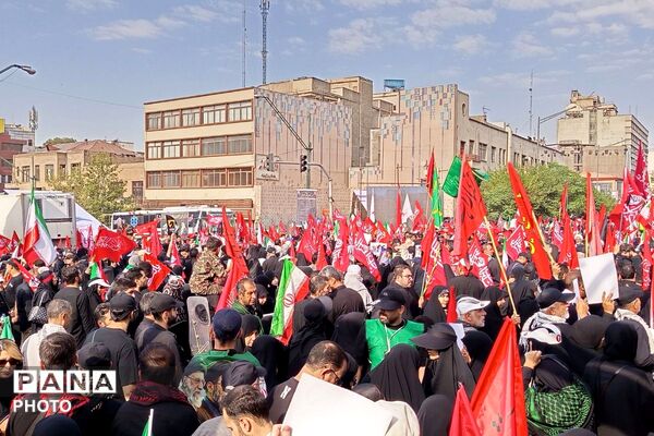  هم صدا با هم در تشییع رهبر شهید