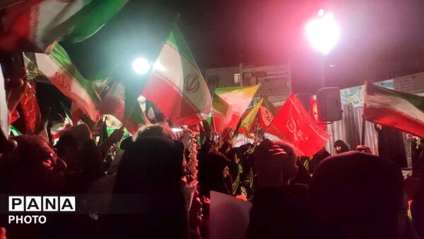 تشییع ۴ شهید ناو دنا در میدان جمهوری
