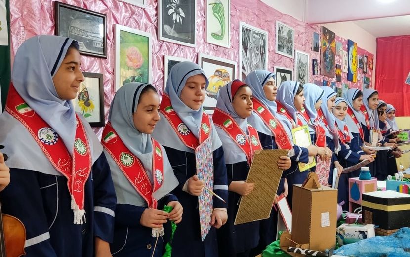 افتتاحیه جشنواره فرهنگی هنری ماها در دبستان قدر بهارستان۲