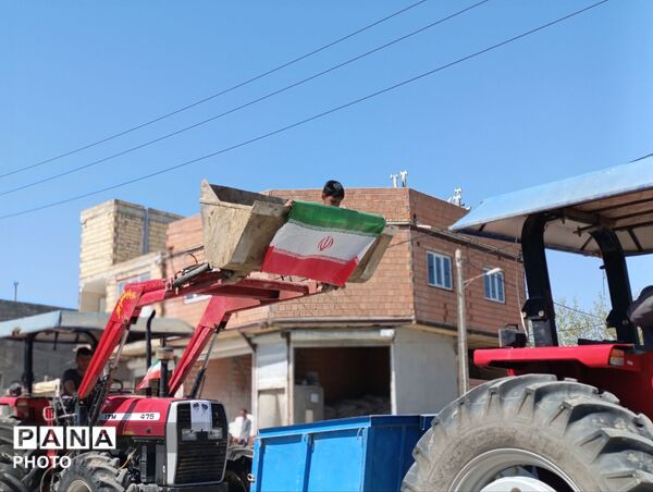 رژه تراکتورسواران در مانه؛ ارج نهادن به مقام شهدای میناب در چهلمین روز شهادتشان