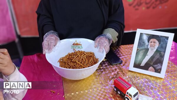 ضیافت رنگارنگ غدیر در ایستگاه خوراکی کرم خونه بابا علی«مسجد المنتظر»