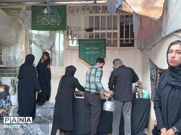 عزاداری عاشقان اهل‌بیت (ع) در کوچه پنج‌تن نیشابور 