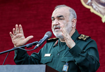 سپاه برای حل مشکلات بندر شهید رجایی، کنار مردم است