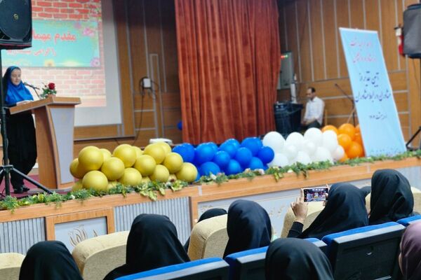 آیین تقدیر از مشاوران و رابطین مشاورین در قرچک