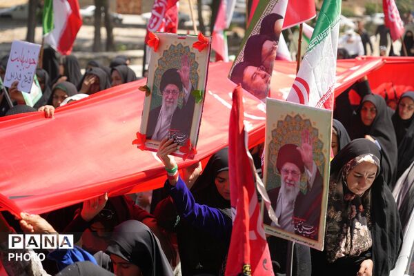 تجمع باشکوه مردم لردگان از گلزار شهدا تا مزار شهدای گمنام چشمه‌برم 